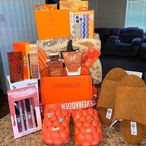 Birthday Sets Available Now Multiple Different Colors🤍